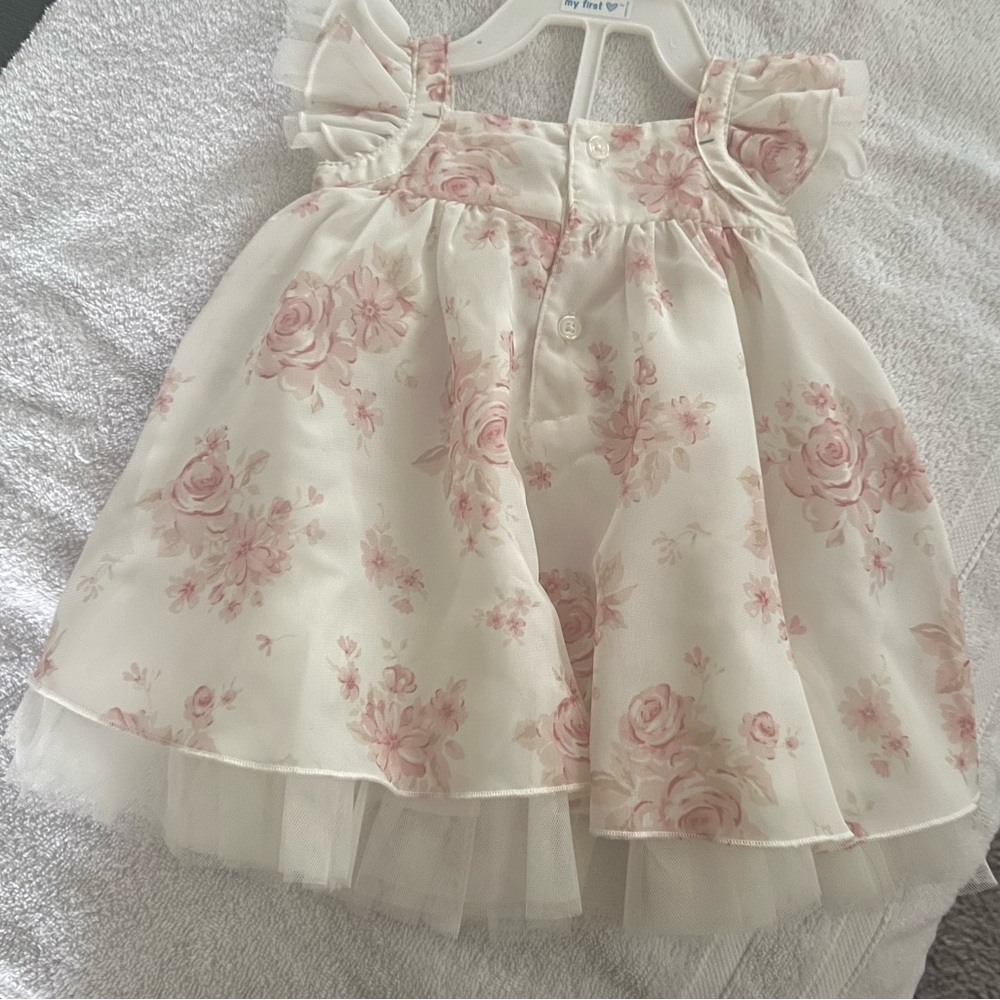Bran new baby dress size 3mo 8-12Lbs